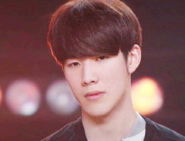 人事调整背 人事调整背