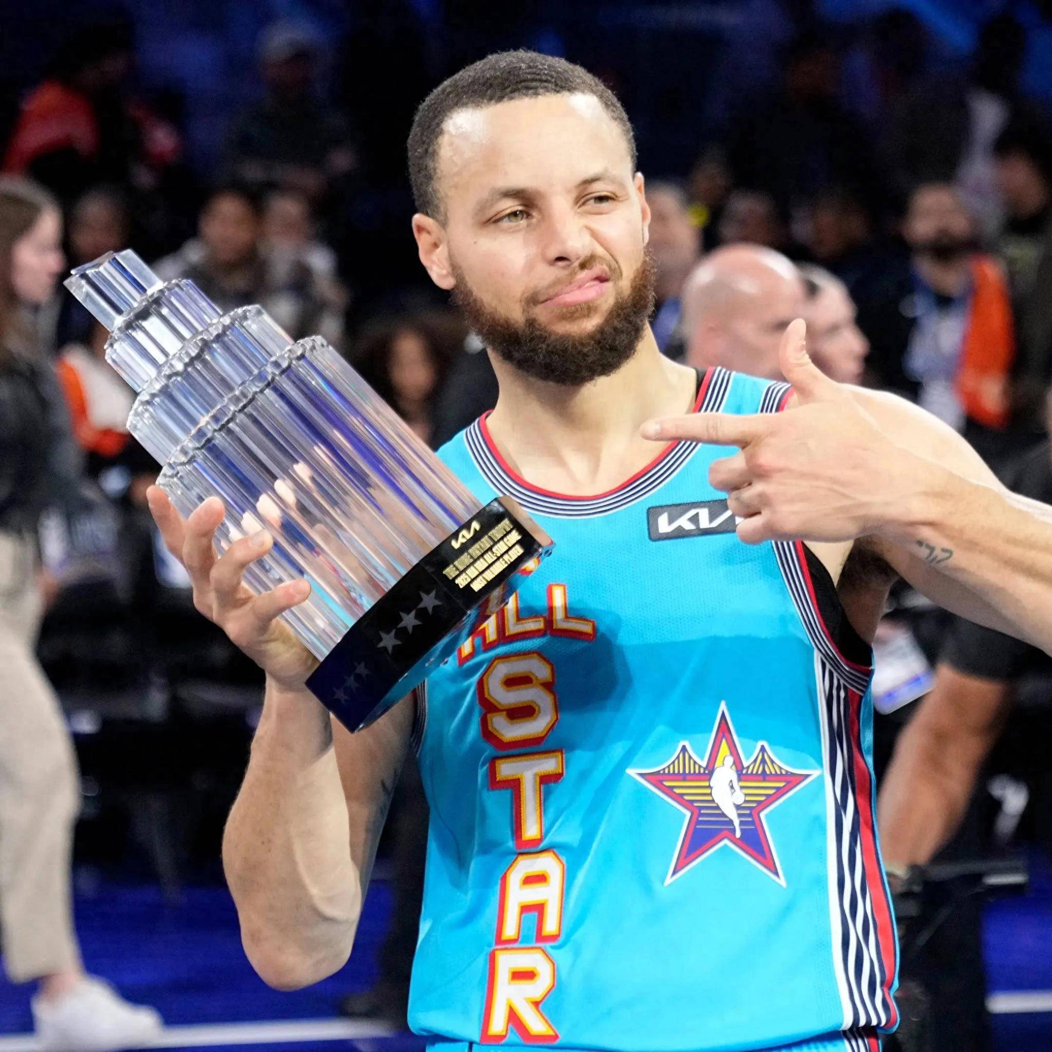 样的背景下 样的背景下