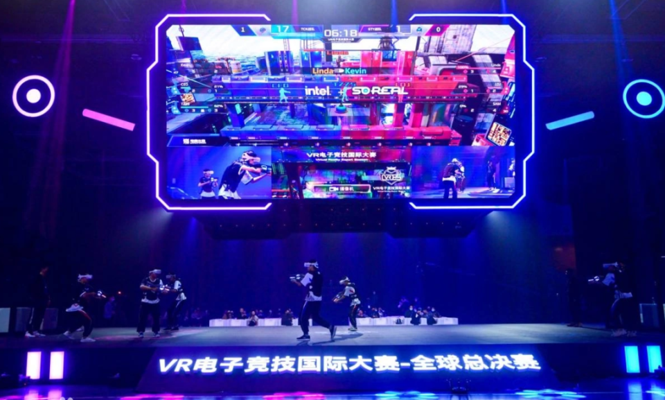 在球场上出 在球场上出